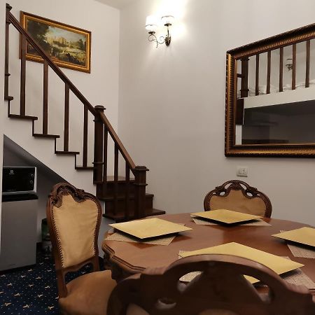 Weiss Little Palace Braşov Buitenkant foto
